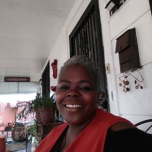 Meet your Posher, Gloria